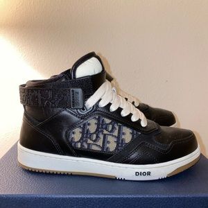 Dior B27 sneakers high top , excellent condition worn once